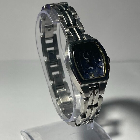 Indianapolis Colts NFL Stainless-Steel Bracelet Watch by Fossil - Picture 4 of 6